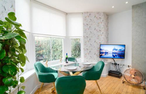 Oakfield Premier Apartments-High Speed WiFi-Smart SelfCheckIn-Central Cardiff Gem - Photo 17