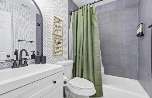 1BD 1BA Stylish Arlington Home w Backyard - Foto 19