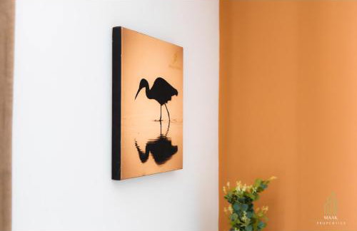 Modern 2BR Apartment - Prime Location Near Beach & Town - Sleeps 5 - Foto 24