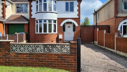 Rumer Hill House a unique boutique styled place to stay in Cannock close to A5 the McArthur Glen outlet - Foto 2