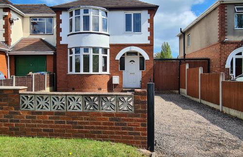 Rumer Hill House a unique boutique styled place to stay in Cannock close to A5 the McArthur Glen outlet - Foto 2