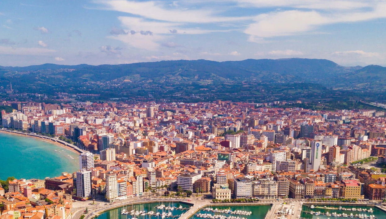 Voo de parapente por Gijón
