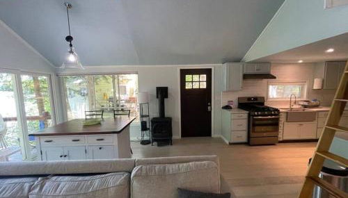 Berta's Lake Front Cottage on Winona Lake! - Foto 3