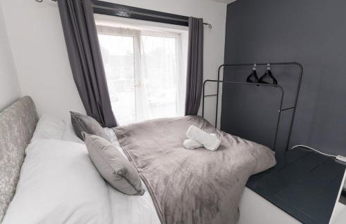 Home from Home 3-Bedrooms free parking Garden Sleeps up to 8 - Foto 3