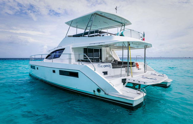 Barco privado a Isla Mujeres con barra libre - Foto 1