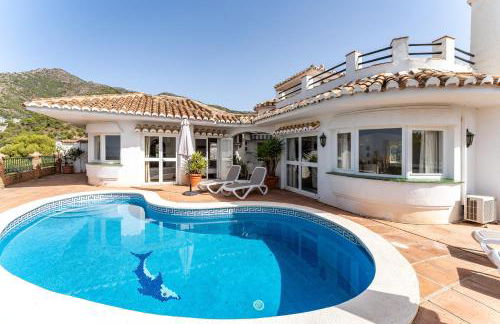 Villa with private swimming pool - Photo 22