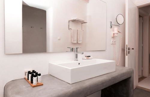 Senses Luxury Suites & Villas - Photo 26