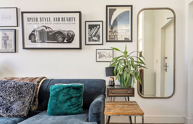 Contemporary Victorian Studio - Photo 21