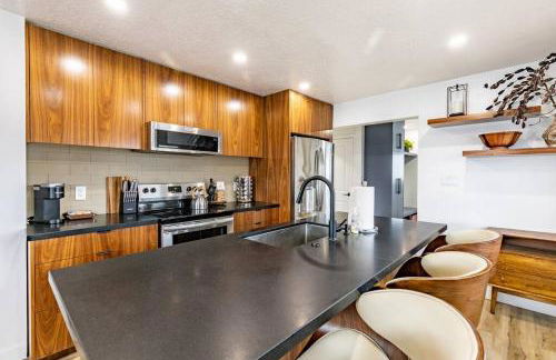 Modern Rustic Stay with Hot Tub near Downtown - Foto 11