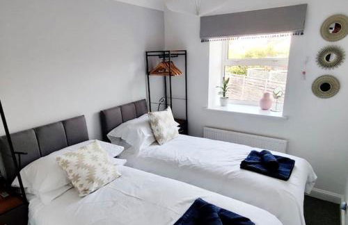 May Cottage - Heart of Vibrant Village & 10 mins Walk to Beach - Photo 32