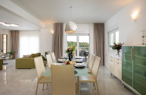 Luxury Villa Lovric with private heated pool, Jacuzzi, Sauna and private tavern - Foto 31