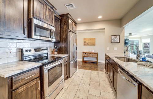 Lakefront Family Home with Dock and Views in Vinita! - Foto 8