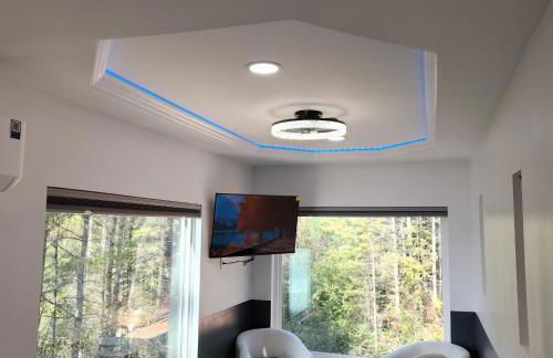 Unique 3-bed Lakefront Container Home - Foto 45