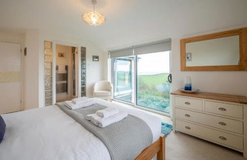 Spacious Coastal Retreat with Sea Views - Foto 5