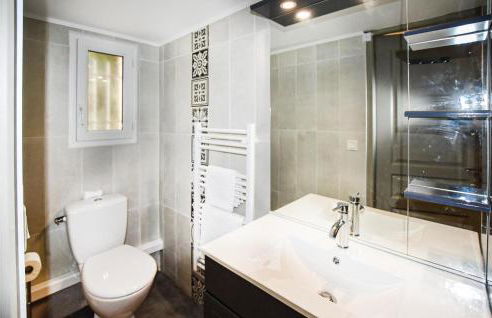 Nice Apartment In Caumont-Sur-Durance - Foto 12