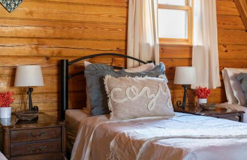 Creekwood Chalet - Hocking Hills with Hot Tub and Near Hiking - Foto 21