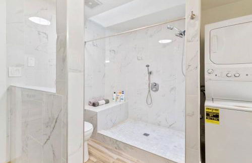 Tranquil Riverfront Retreat - Foto 36