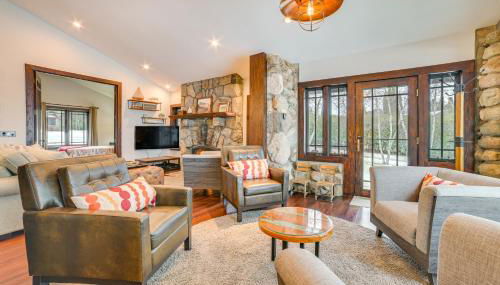 1 Mi to Dtwn! Lakefront Earl Young Charlevoix Home - Foto 5