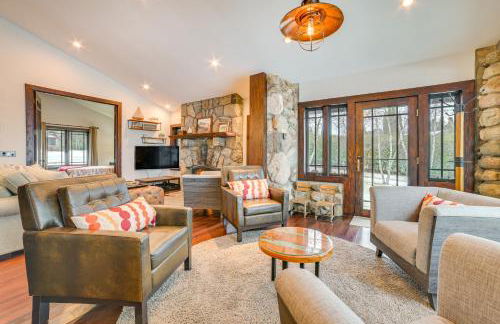 1 Mi to Dtwn! Lakefront Earl Young Charlevoix Home - Foto 5