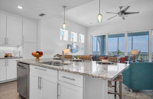 Latitude Adjustment Penthouse by Coastal Chic - Foto 11