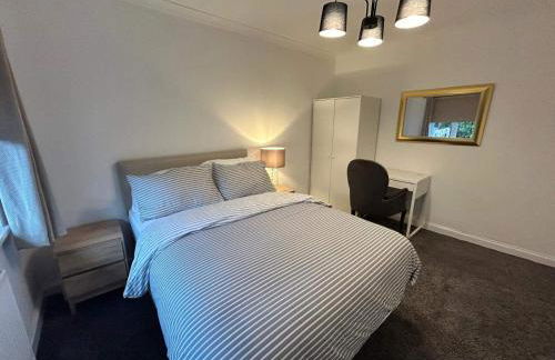 Cosy 3-Bed Retreat - Garden Parking & Bbq - Foto 17