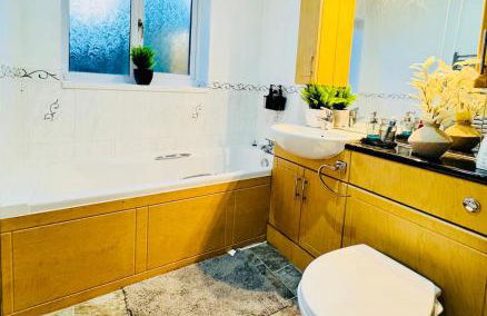 Beautiful and Spacious 4 Bed Room House In Coleshill-NEC - Foto 18