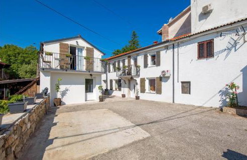 2 Bedroom Cozy Home In Jurdani - Foto 10