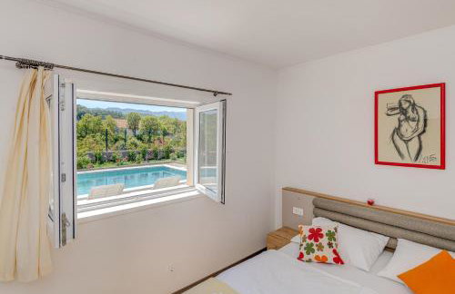 Villa Gariful, Sleeps 8 with Pool & Pet Friendly - Photo 41