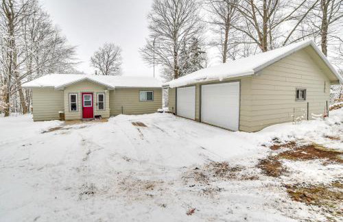 Manistique Lake Retreat with Dock! - Foto 30