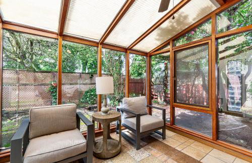 Spacious Mid Century Modern Sunroom Rambler - Foto 32