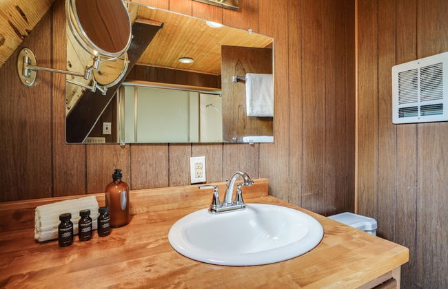 Horizon by Avantstay Stunning A-frame Cabin w Hot Tub Billiards Lake Views - Photo 20