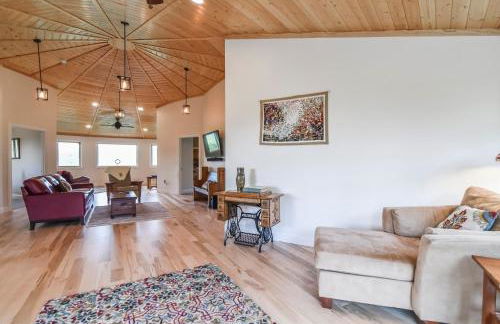 Skytop Chalet Pet Friendly, Hot Tub and Views - Foto 2