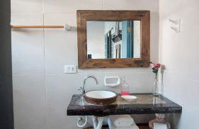 Suítes em casa centenária no centro de Socorro - Foto 7