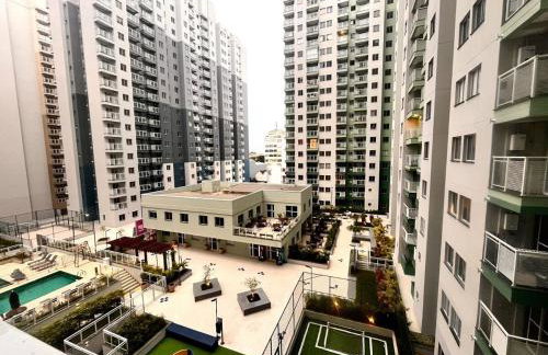 Apartamento de 2 quartos, com piscina e há 10 km de copacabana - Foto 2