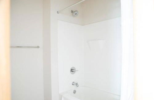 East Side Studio Apt - Near Brady St and Fiserv with Balcony - Foto 10