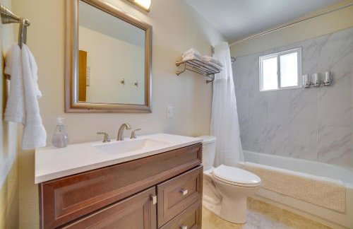 Relax Fireside! Tahoe Area Home 28 Mi to Slopes - Foto 18