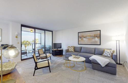 Retreat, Relax, & Repeat in Riverside - Foto 2