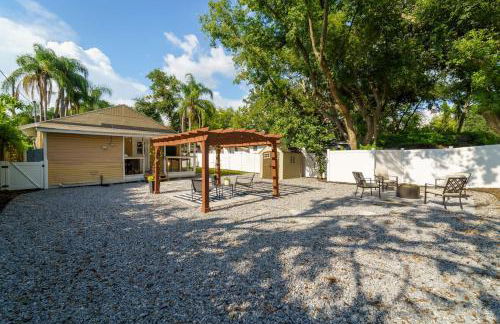 Cozy bungalow with Luxe Yard, Firepit, Pergola Area - Foto 33