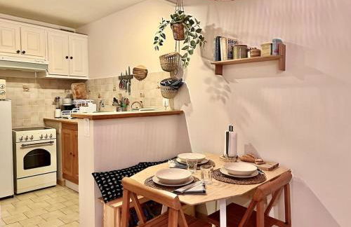 Beautiful studio terrace with Esparron lake view 4 people - Foto 10