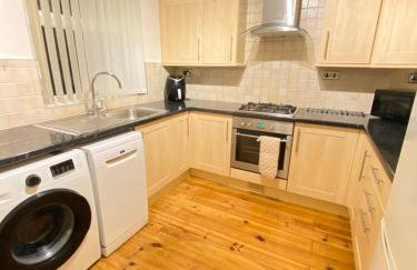 3 Bedroom House with Free Parkings, Close to City Centre and Transportation Links, at Gateshead, Newcastle upon Tyne - Foto 7