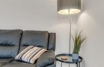 JUNGLE HOT TUB, games room, near eateries, micro brewery, pubs, beauty salons and boutique shops, Argyle, free Netflix, in the heart of Plymouth - Dogs welcome - Hosted by Absolute Accommodation Plymouth - Foto 13