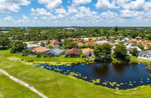 Cozy and Relaxing Retreat House - Photo 15