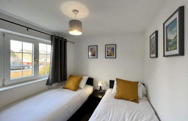 Curzon House 2 - Photo 2