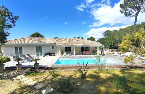Villa spacieuse avec piscine chauffée, jardin et terrasse à Petit-Piquey - FR-1-736-9 - Photo 1