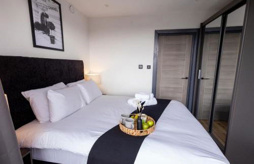 Brand-New Top-Floor Flat with Stunning Balcony & Parking - Foto 8