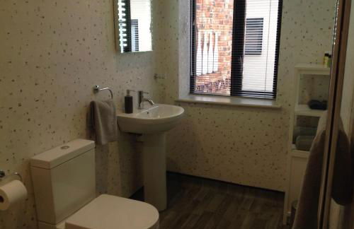 Rooms @ Number Six - Photo 41