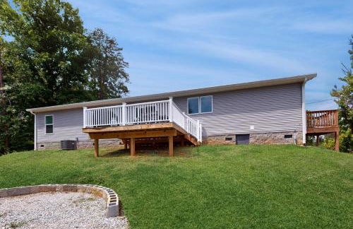 New Lake Home Sleeps 14 Private Dock Deck Grill - Foto 25