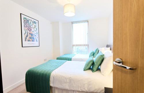 ShortstayMK Vizion apartments, with free superfast wi-fi, parking - Foto 12