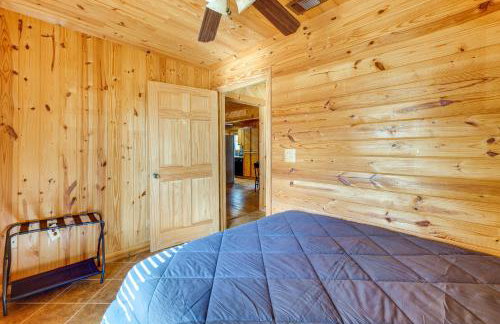 6 Mi to Main St Poplarville Cabin with Pasture View - Foto 15