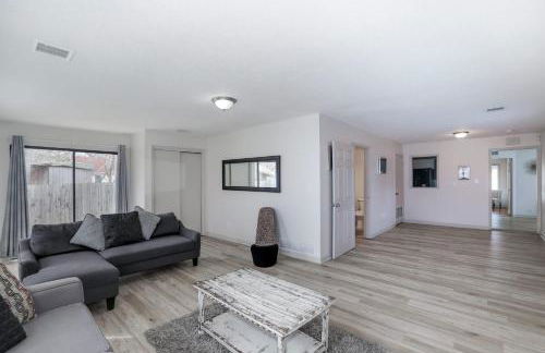 Spacious West Side Home away from Home! - Foto 2